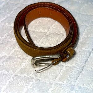 Men’s Vineyard vines suede belt. Size 30